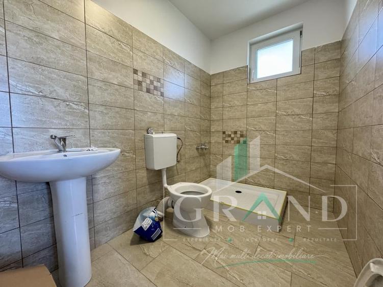 Casă individuală cu 4 camere cu Canalizare în Corușu