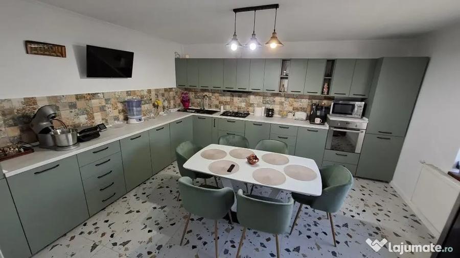 Casă cu 6 camere cu Teren 445 Mp în Nord