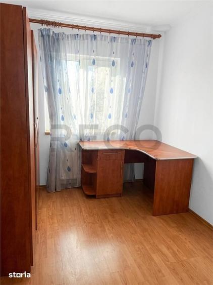 Apartament cu 3 camere semidecomandat în Nufărul