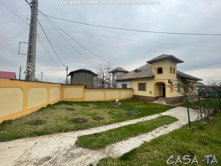 Casă individuală cu 3 camere cu Canalizare în Sud-Vest