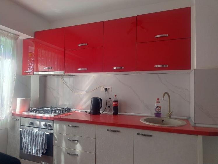 Apartament cu 3 camere decomandat, mobilat în Tomis Nord