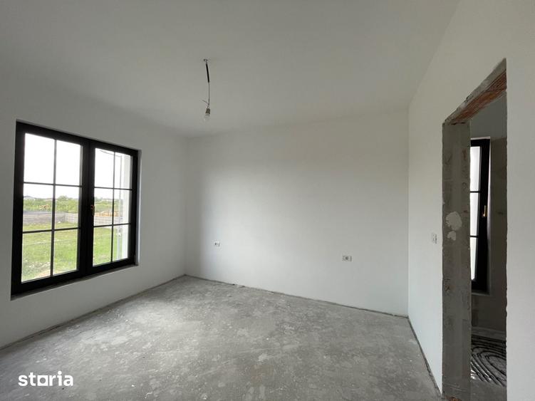 Casă cu 5 camere cu Teren 631 Mp în Ghiroda