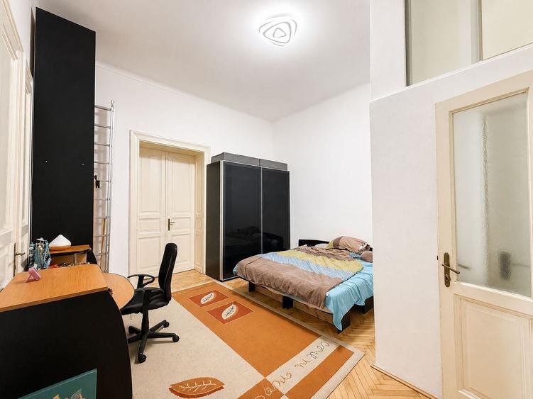 Apartament cu 4 camere circular, mobilat în Central