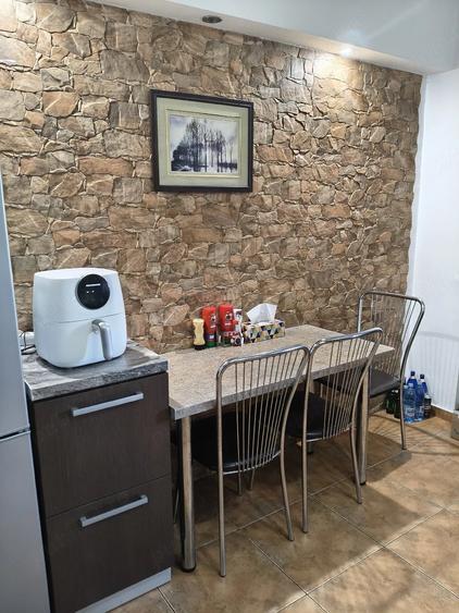 Apartament cu 4 camere decomandat în Berceni