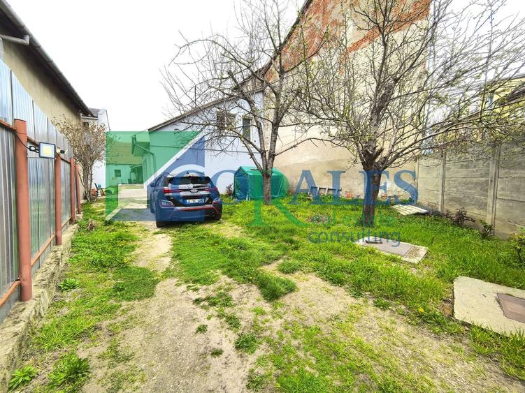 Casă individuală cu 7 camere cu Canalizare în Traian