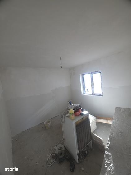 Casă cu 5 camere cu Teren 250 Mp în Clinceni