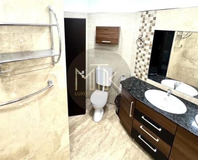 Casă individuală cu 7 camere cu Canalizare în Colentina