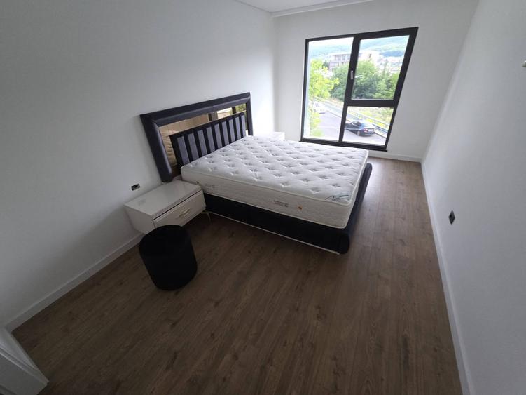 Apartament cu 4 camere semidecomandat în Zorilor