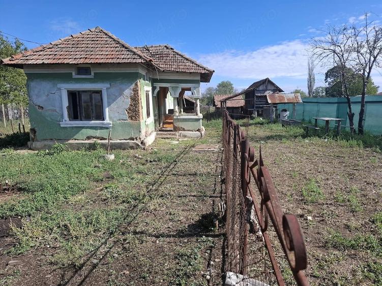 Casă cu Teren 3900 Mp în Scăpău