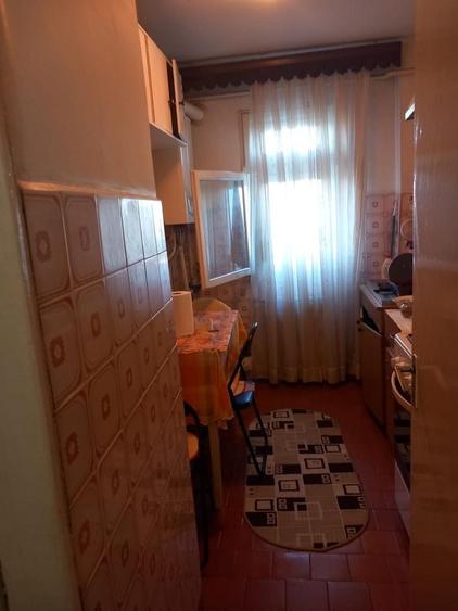 Apartament cu 3 camere semidecomandat în Milcov