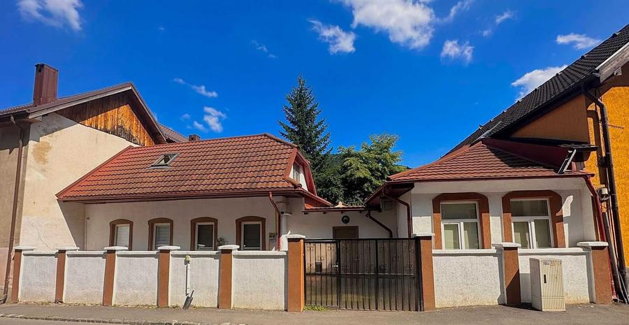 Casă cu 4 camere cu Teren 40 Mp în Poiana Brașov
