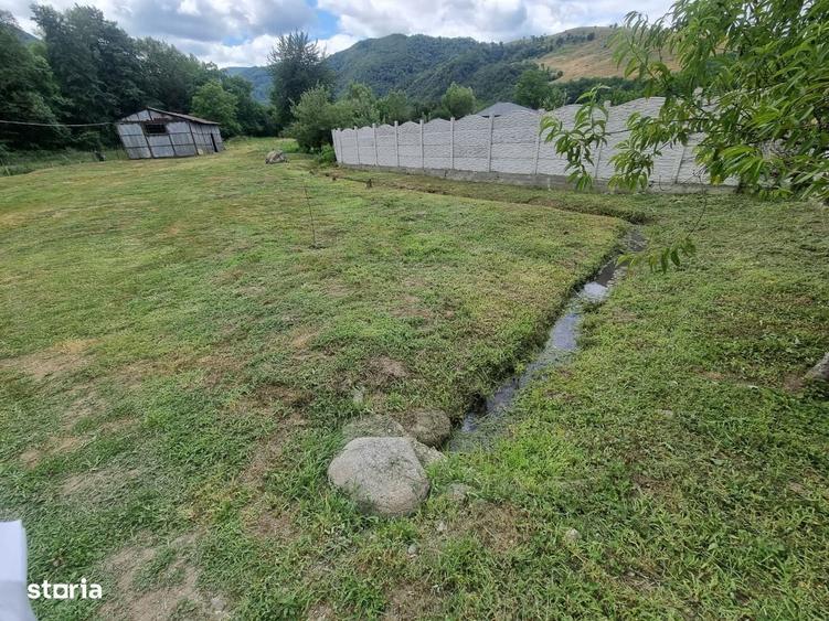 Casă cu 2 camere în Hobița
