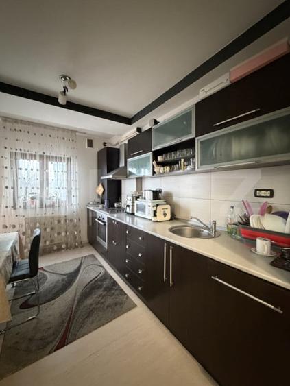 Apartament cu 3 camere decomandat, mobilat în Calea Severinului