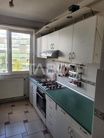 Apartament cu 3 camere semidecomandat, mobilat în Trei Stejari