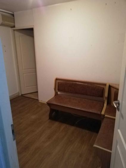 Apartament cu 3 camere semidecomandat în Sud