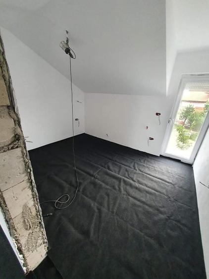 Casă individuală cu 4 camere cu Canalizare în Giarmata