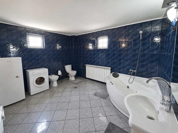 Casă cu 4 camere în Ostroveni