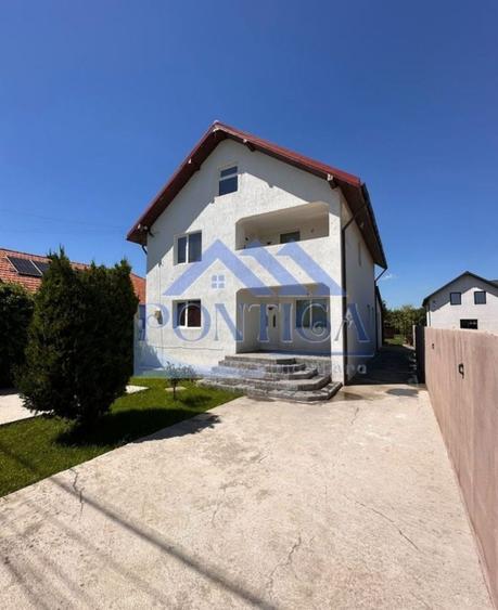 Casă cu 4 camere cu Teren 250 Mp în Poarta Albă