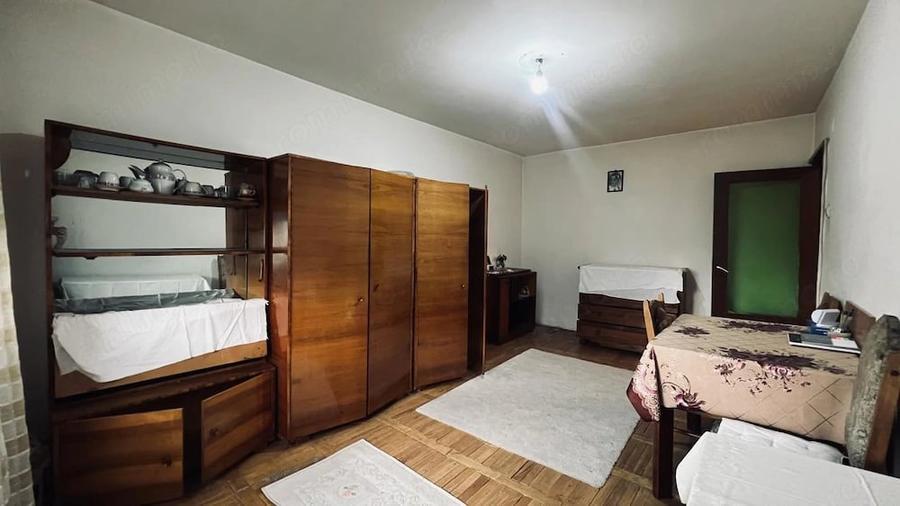 Apartament cu 3 camere decomandat în Aradului