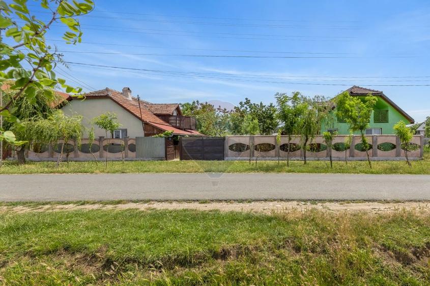 Casă individuală cu 4 camere cu Teren 2422 Mp în Șiria