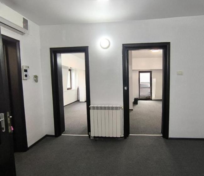 Birou, de 85 mp, în Central
