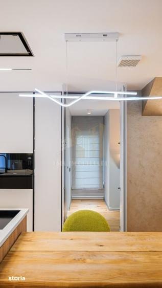 Casă cu 5 camere cu Teren 425 Mp în Stupini