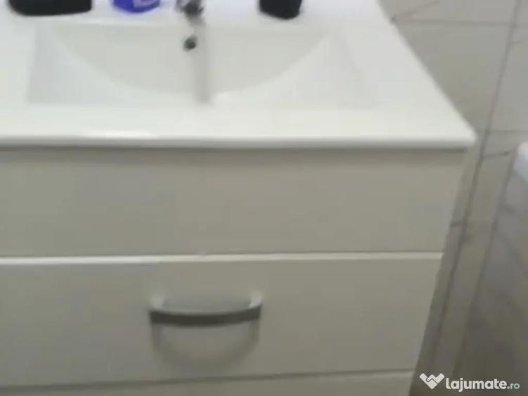 Apartament cu 2 camere decomandat în Apărătorii Patriei