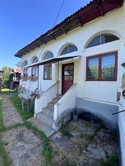 Casă cu 4 camere în Țepești