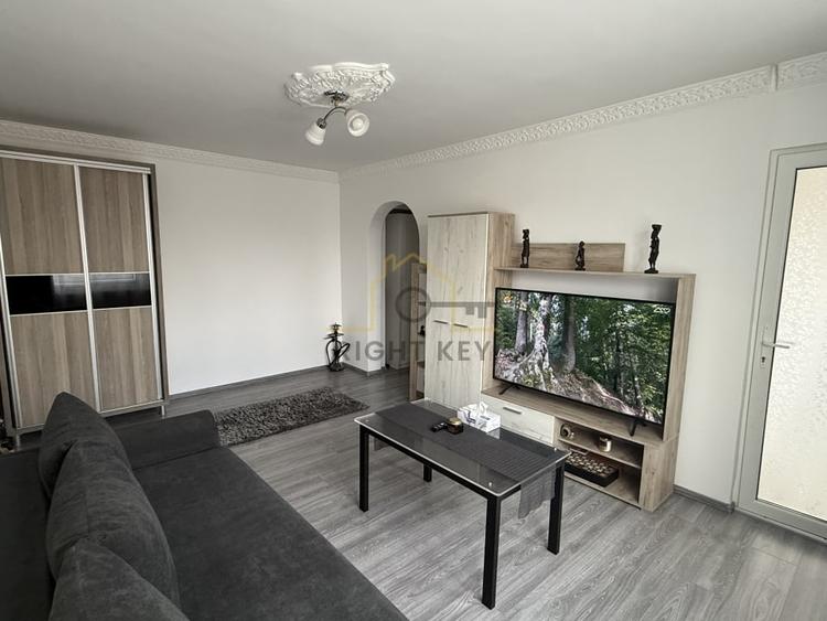 Apartament cu 2 camere semidecomandat, mobilat în P-ța Gorjului