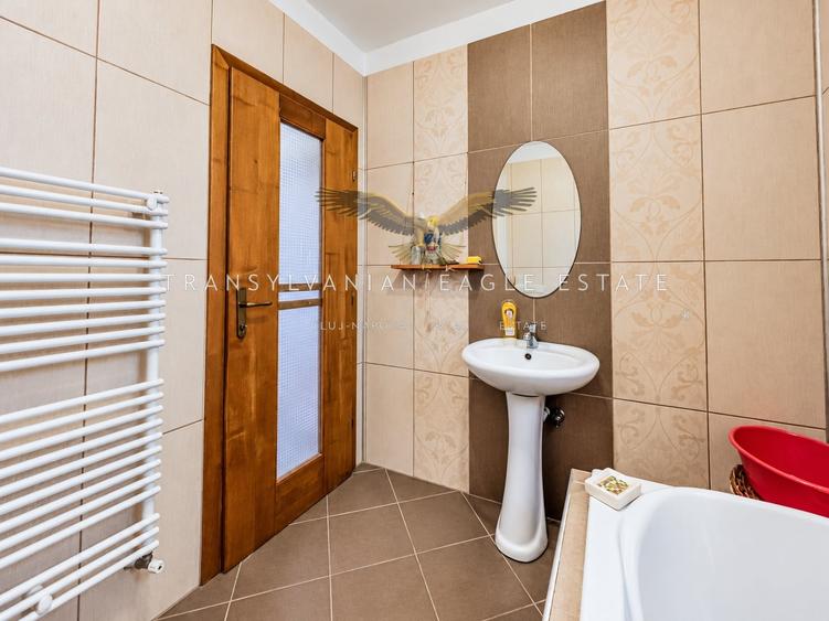 Apartament cu 2 camere semidecomandat, mobilat în Florești