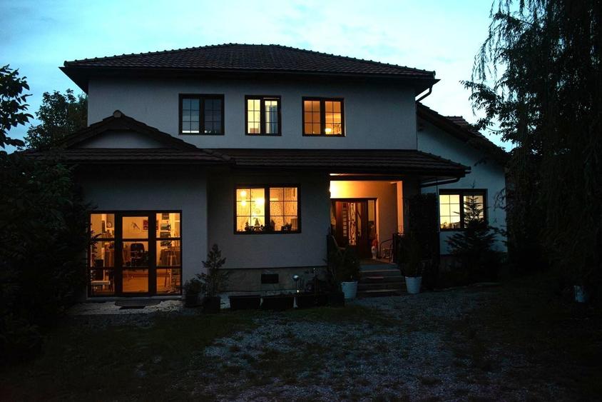 Casă individuală cu 6 camere cu Canalizare în Bună Ziua