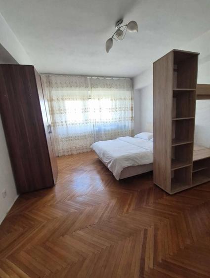 Apartament cu 3 camere decomandat în 1 Mai