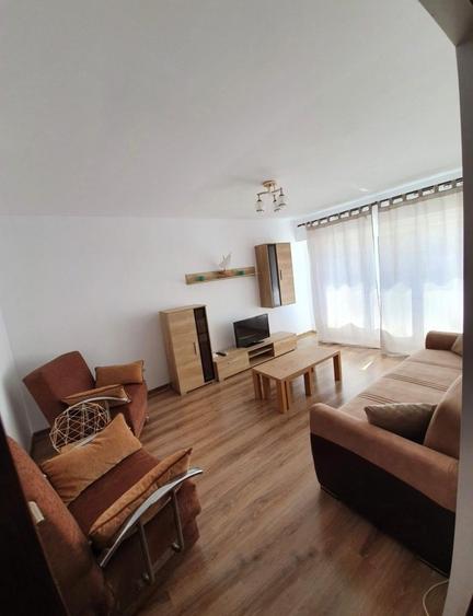 Apartament cu 2 camere decomandat, mobilat în Casa de Cultură