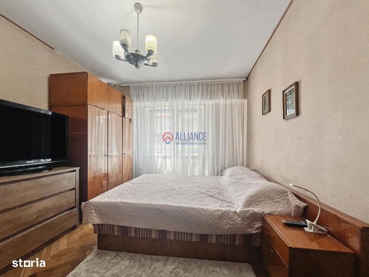Apartament cu 3 camere decomandat în Delfinariu