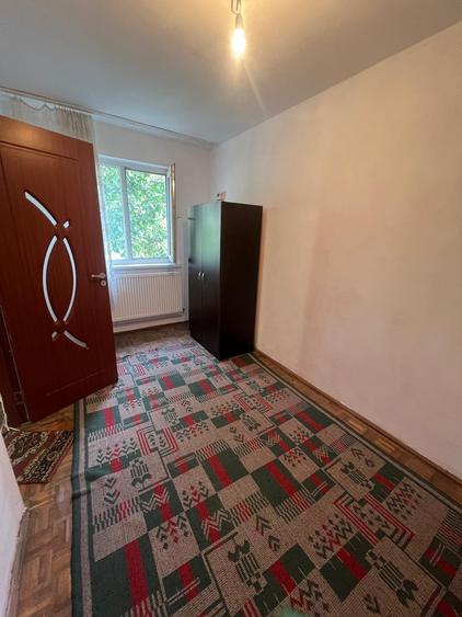 Apartament cu 2 camere semidecomandat în Craiovița Nouă
