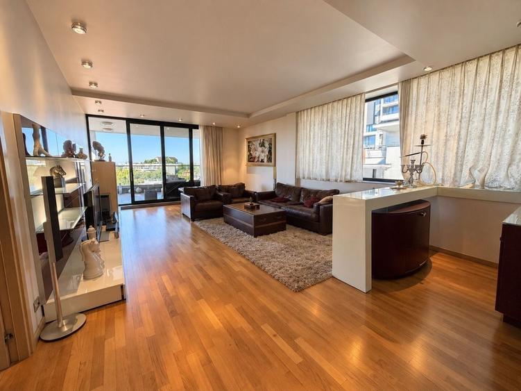 Penthouse cu 10 camere decomandat, mobilat în Herăstrău