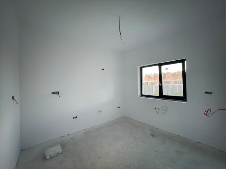 Duplex cu 4 camere cu Canalizare în Urseni