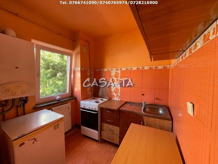 Garsonieră decomandată în Central