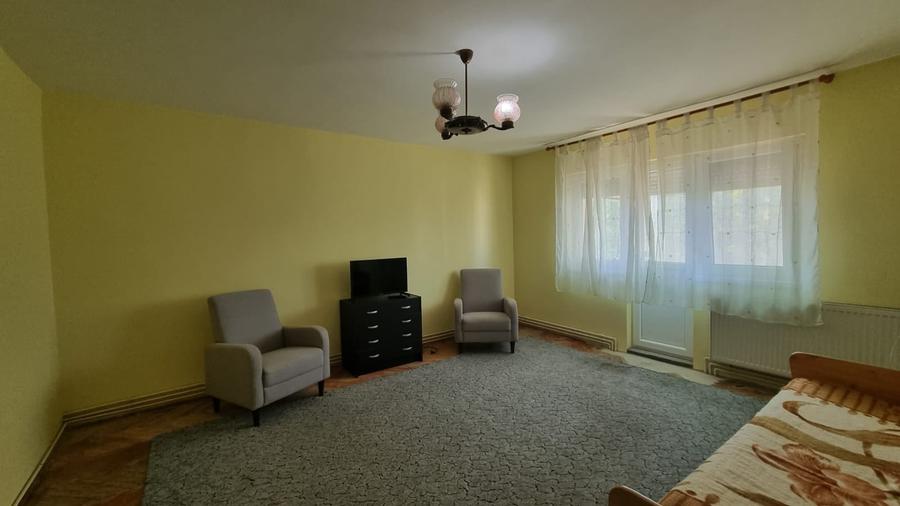 Apartament cu 3 camere decomandat în Micro 16