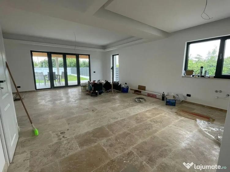 Casă cu 4 camere cu Teren 400 Mp în Central