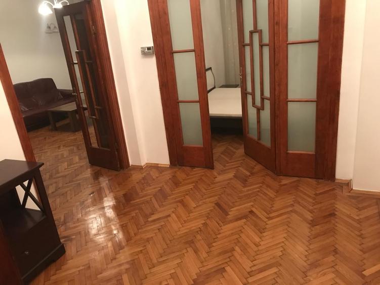 Apartament cu 4 camere circular în P-ța Unirii