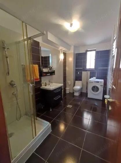 Casă cu 5 camere cu Teren 500 Mp în Central