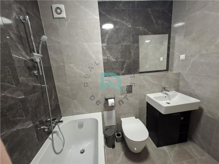 Apartament cu 3 camere decomandat în Tractorul