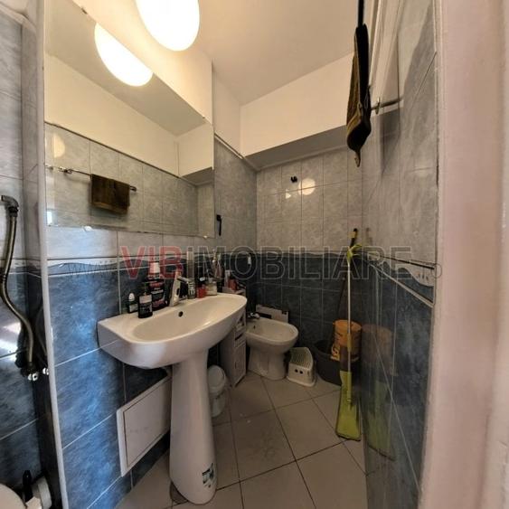 Apartament cu 4 camere decomandat în P-ța Amzei