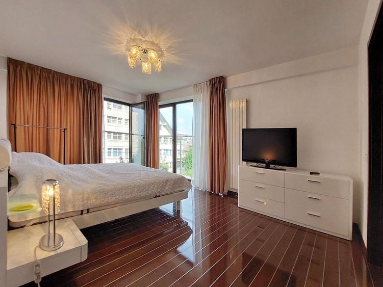 Apartament cu 4 camere decomandat în Brașovul Vechi