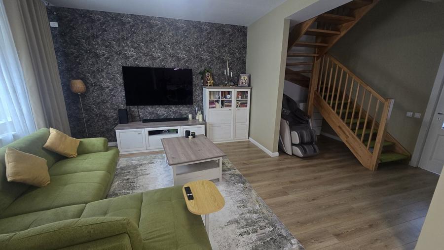 Casă cu 4 camere în Lacu