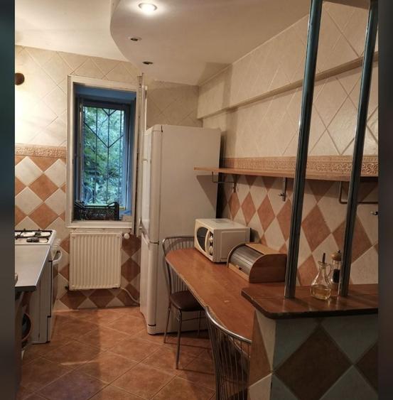 Apartament cu 2 camere semidecomandat în Brâncoveanu