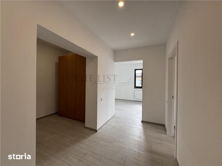 Casă cu 8 camere cu Teren 1000 Mp în Central