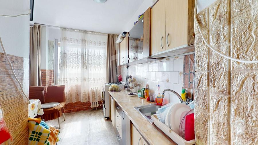 Apartament cu 3 camere decomandat în Rahova