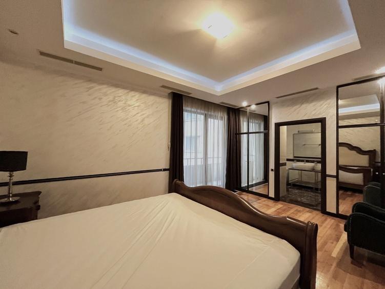 Apartament cu 3 camere semidecomandat în Primăverii